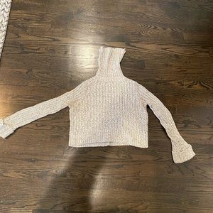FREE PEOPLE cropped turtle neck sweater. Grey with big sleeves